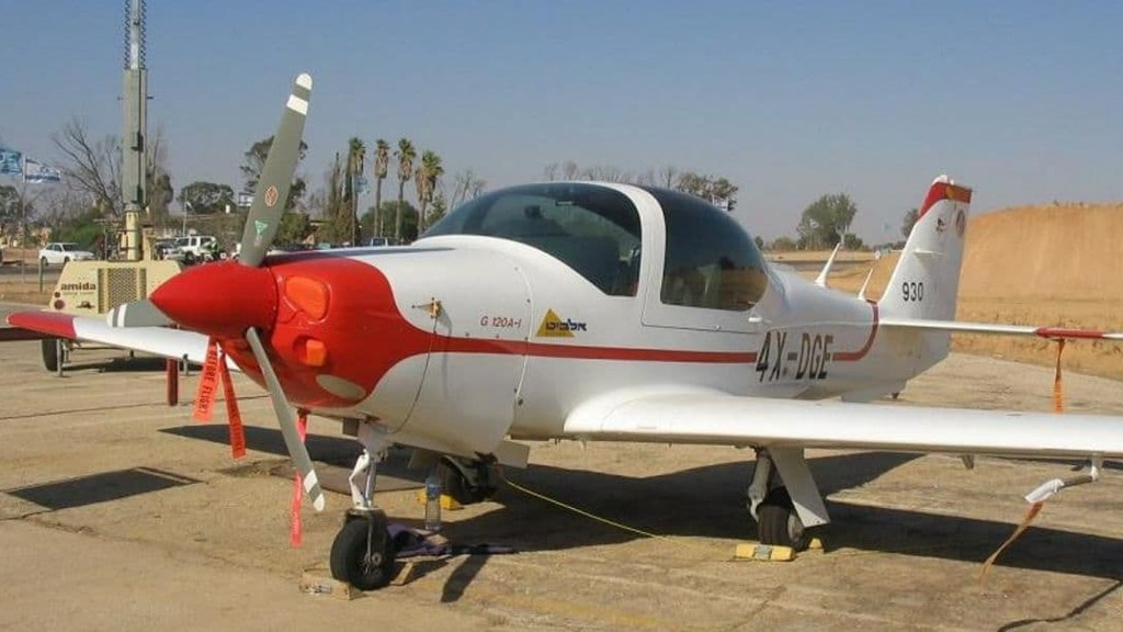 Учебный самолет "Снунит" דגם המטוס שהתרסק