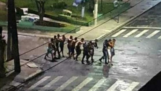 שבויים ב רחובות העיר קמטה ברזיל שוד בנק