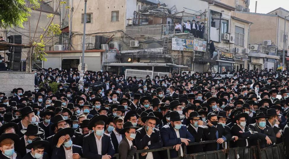 Thousands of ultra-Orthodox Jewish men attended the funeral of Rabbi Aharon David Hadash, the spiritual leader of the Mir Yeshiva, in Jerusalem