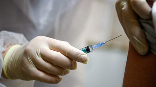 מבצע חיסון חיסונים נגד קורונה ב מוסקבה רוסיה ספוטניק V זריקה