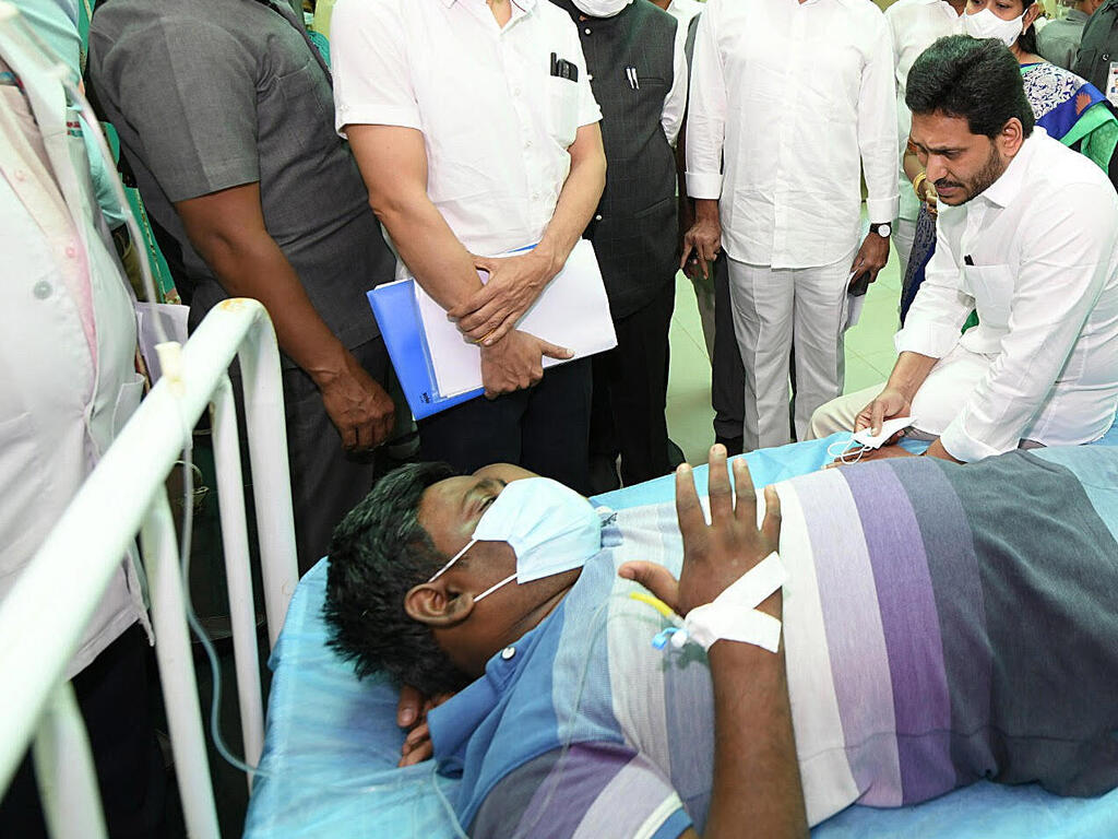 מאושפזים במדינת אנדרה פראדש ב הודו מחלה מסתורית בעיר אלורו