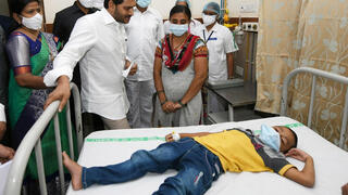 מאושפזים במדינת אנדרה פראדש ב הודו מחלה מסתורית בעיר אלורו