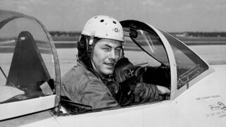 צ'אק ייגר צ'ארלס ייגר טייס אמריקאי ש שבר מחסום קול טיסה נפטר גיל 97 ב שנת 1948 גיל 25