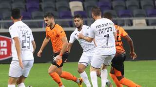 ליוייץ' עם הכדור