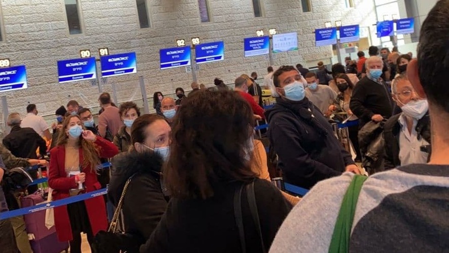 Israelis queue at Ben-Gurion Airport before travelling abroad תורי ענק בנתב"ג