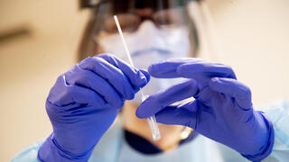 בדיקה בדיקות נגיף קורונה תחלואה שיא נדבקים חולים שבדיה