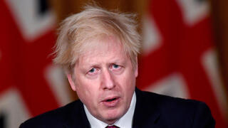 מסיבת עיתונאים של ראש ממשלת בריטניה בוריס ג'ונסון מודיע על הגבלות קורונה