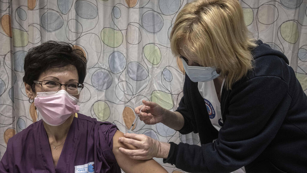 מתחסנים במרכז הרפואי ברזילי באשקלון 