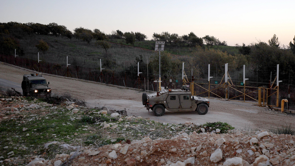 כוחות צה"ל ליד קיבוץ מנרה גבול לבנון