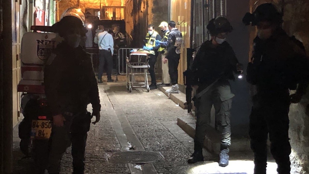 פיגוע בירושלים: מחבל ניסה לירות, שוטרים ירו בו
