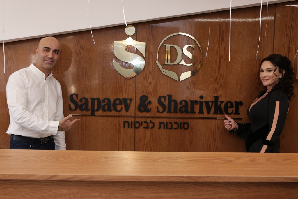 Диана Шаривкер и Ицик Сапаев предоставляют профессиональные консультации на русском языке реклама Диана Шаривкер пенсии страховки