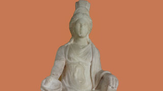 פסל של האלה האנטולית קִיבֶלֵה (Cybele) מהמאה השלישית לספירה