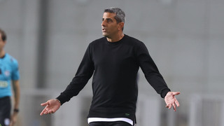 מימר מתוסכל על הקווים