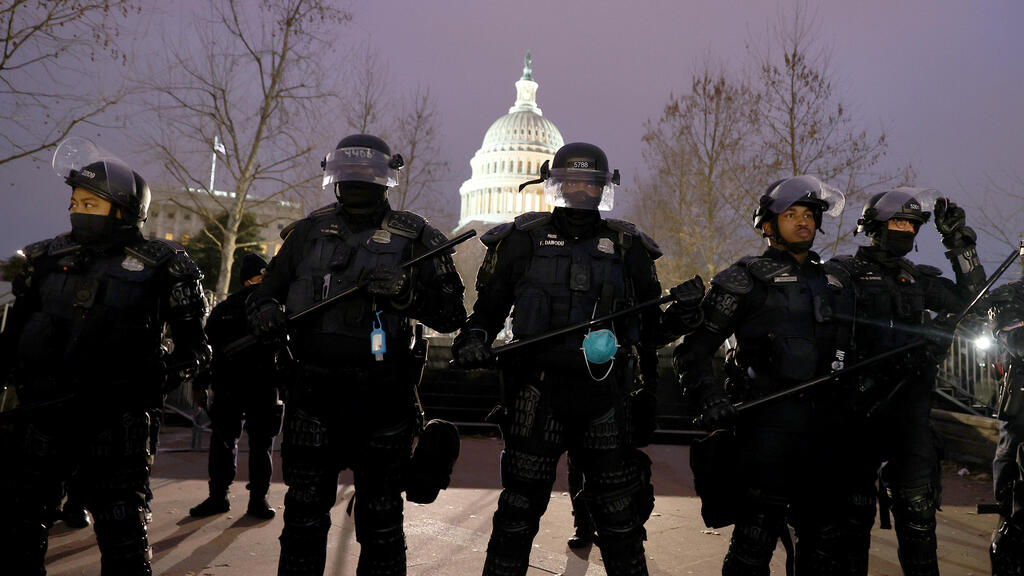 ארה"ב עימותים בין משטרה לתומכים של דונלד טראמפ