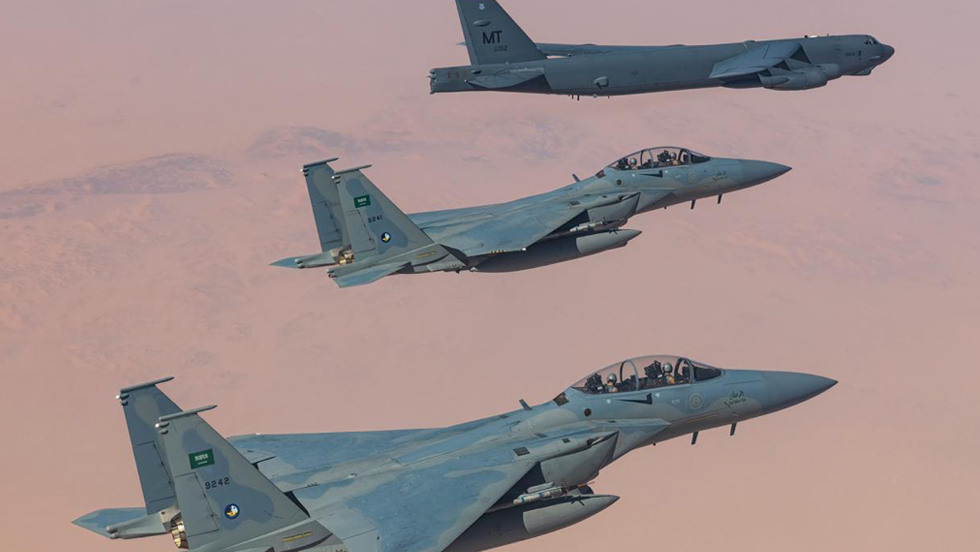 תיעוד  תמרון  משותף חילות האוויר הסעודי האמריקני. F15  לצד מפציצים אסטרטגים כבדים אמריקנים מדגם B52.
