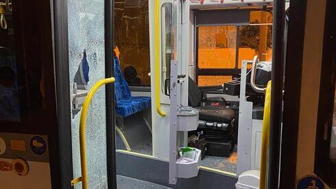 Нападение на автобус в Петах-Тикве (Фото: Игаль Лахман, компания "Афиким") Нападение на автобус в Петах-Тикве