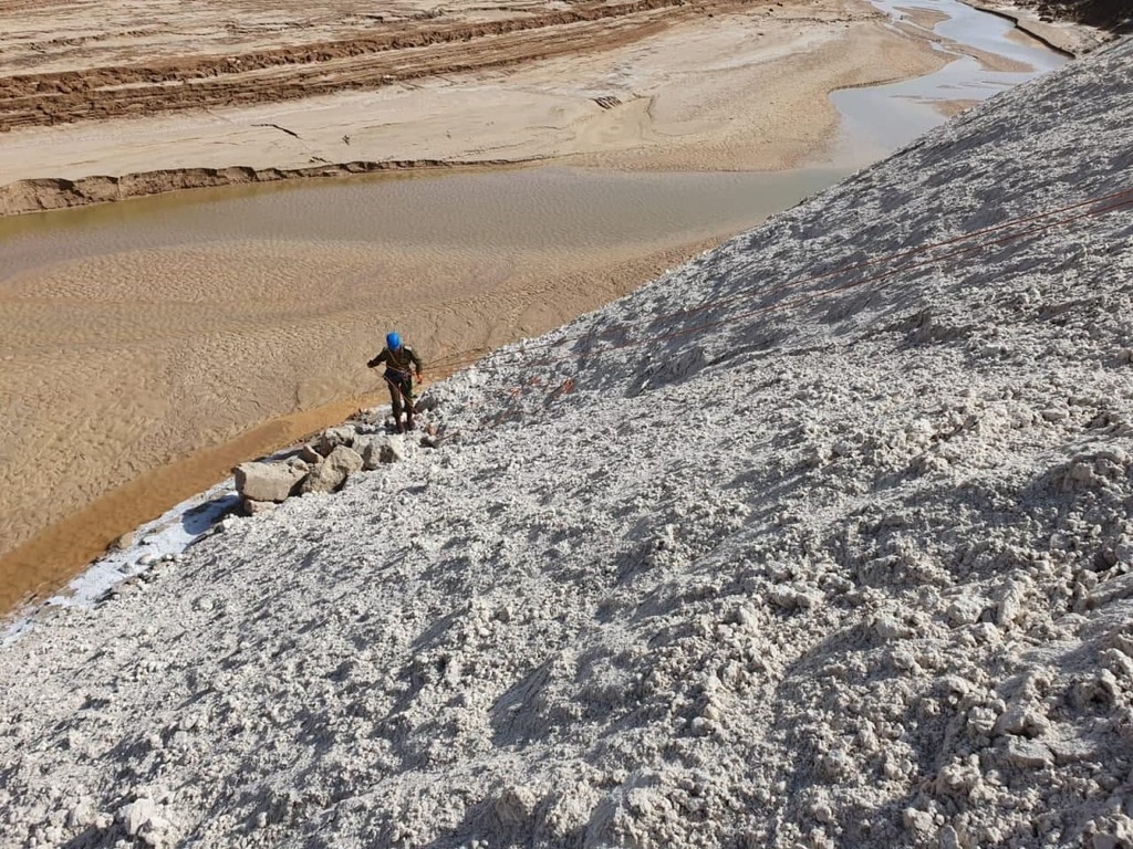 נציב המלח הענקי שסוגר פרצה בת 40 ק"מ בגבול עם ירדן