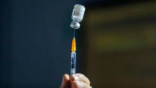 חיסון קורונה ב קופת חולים כללית ב ירושלים  מזרק