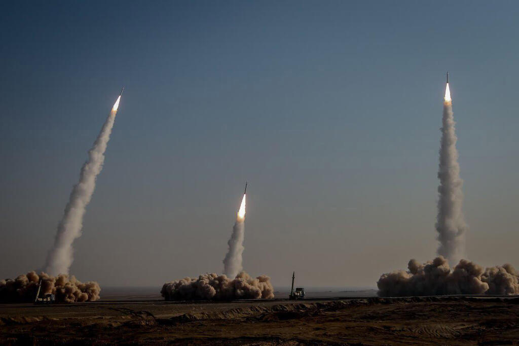 איראן שיגור טילים בליסטיים טיל תרגיל