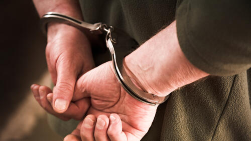 арест арестант наручники