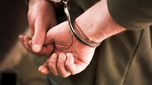 арест арестант наручники