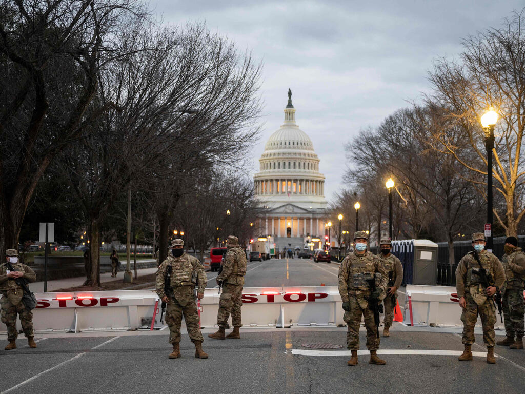 חייל חיילים המשמר הלאומי ב וושינגטון ארה"ב לקראת השבעה ג'ו ביידן