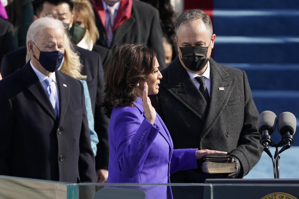 Kamala Harris is sworn in as the first woman vice president of the United States (Photo: AP) קמלה האריס מושבעת טקס השבעה לתפקיד סגנית נשיא ארה"ב