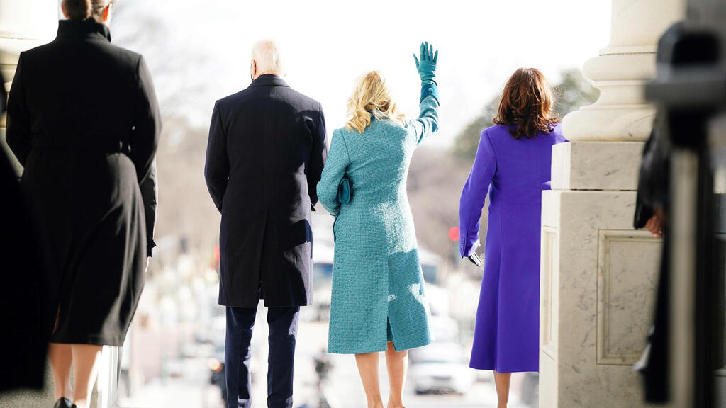 נשיא ארה"ב הנכנס ג'ו ביידן עם אשתו ג'יל וקמלה האריס מגיעים ל טקס ההשבעה