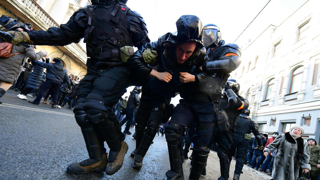 מעצר מפגינים באומסק