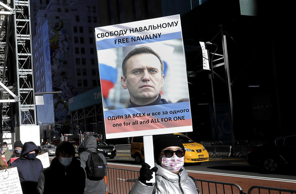 Protesters march down Fifth Avenue calling for the release of the Russian opposition leader Aleksei A. Navalny