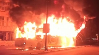 אוטובוס חברת אפיקים עולה ב אש ב בבני ברק