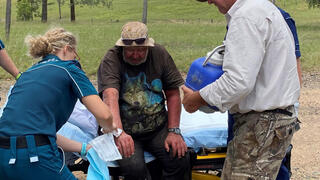 רוברט וובר אוסטרלי ש חולץ מ סכר ב אוסטרליה אחרי 18 ימים שבהם חי על פטריות