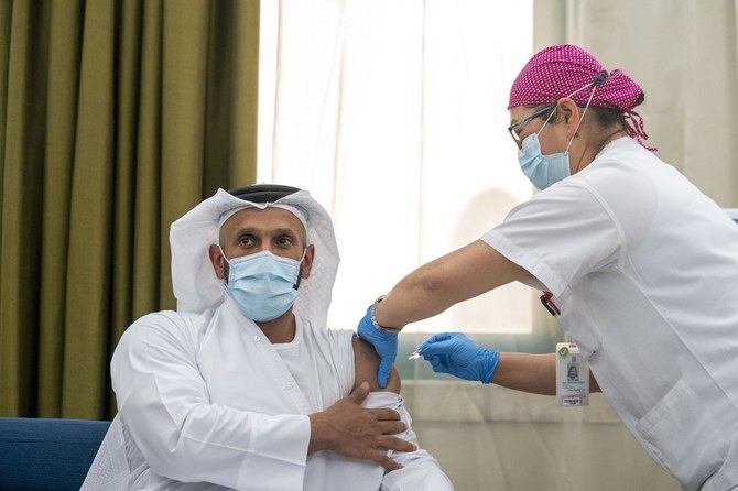 Sheikh Abdullah bin Mohammed Al-Hamed, chairman of the Department of Health, undergoing a clinical trial for the third phase of the inactive vaccine for COVID-19 in Abu Dhabi 