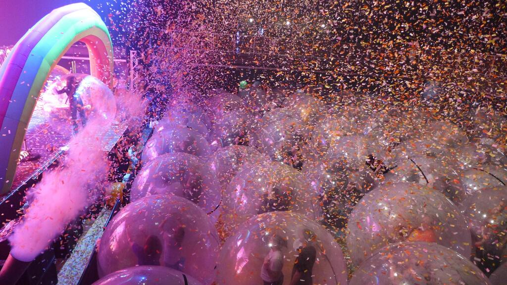 ארה"ב קורונה הופעה קהל בתוך בועות flaming lips