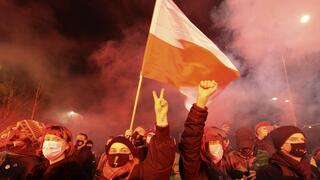 הפגנות מחאה ורשה פולין חוק איסור הפלות