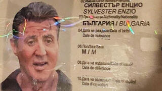 בולגריה כנופיית זייפנים דרכון מזויף עם דמותו של סילבסטר סטאלון סטלון