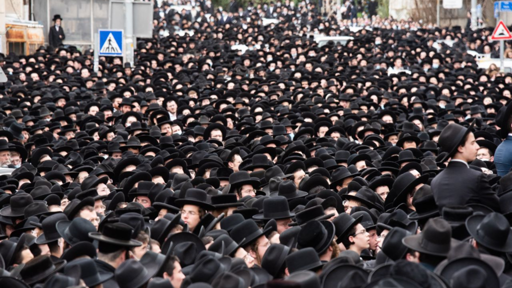  Thousands attend rabbi's funeral in Jerusalem 