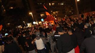 אוהדי בני יהודה פורצים לכביש