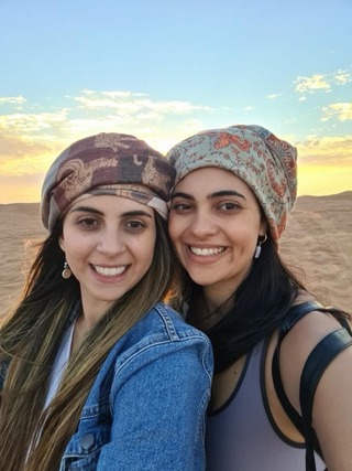 שליזוהר וחברתה סונדוס גוטי בדובאי