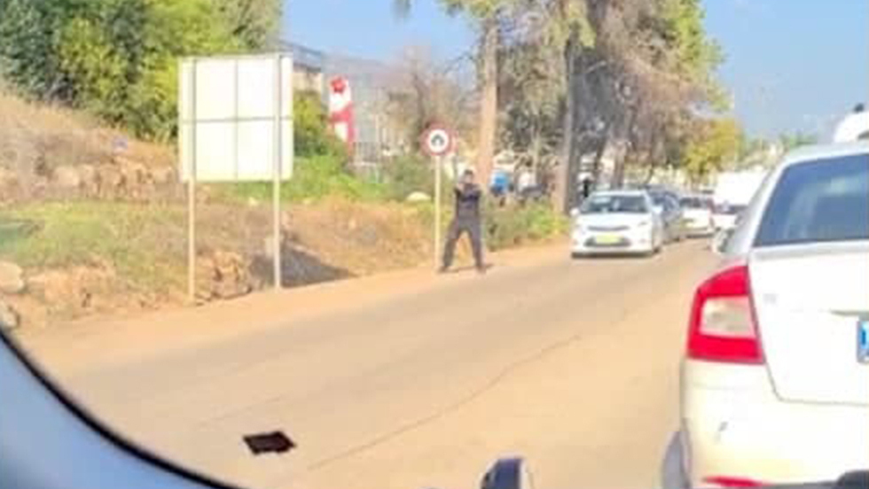 שוטרים יורים על רכב שבורח מאזור איכסאל