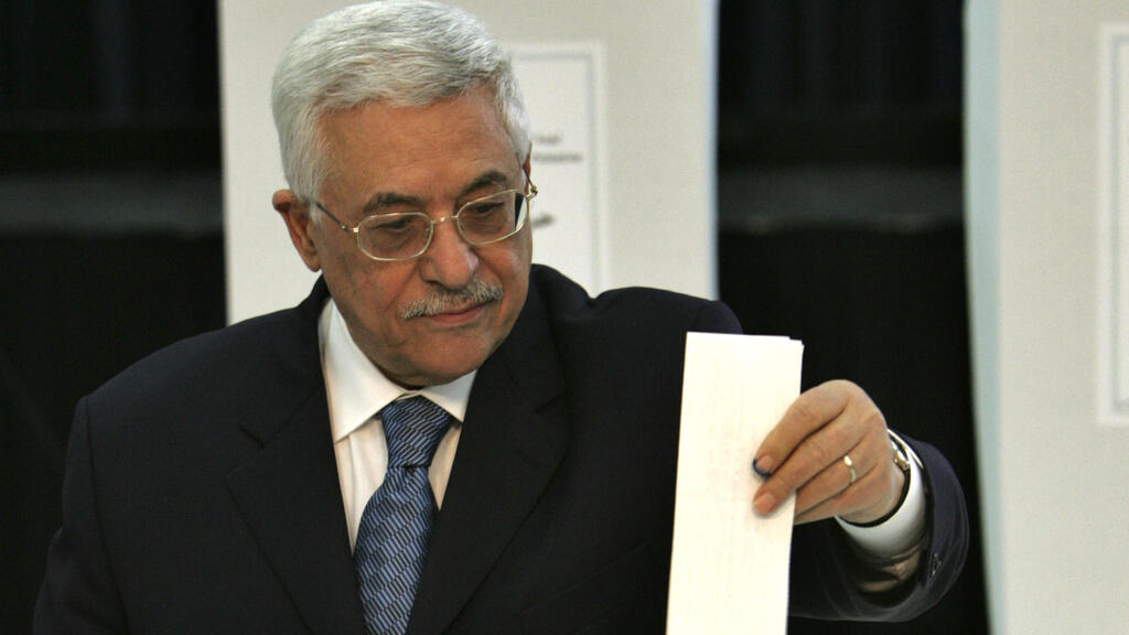  Palestinian President Mahmoud Abbas, casts his ballot in the Palestinian Parliamentary elections at his headquarters in the West Bank town of Ramallah