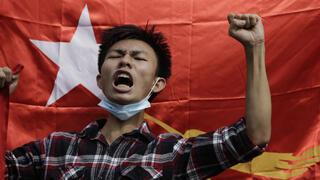 הפגנה נגד הפיכה צבאית ובעד שחרור אונג סן סו צ'י ב יאנגון מיאנמר
