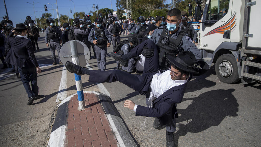 Ultra-Orthodox demonstrators clashed with Israeli police officers dispatched to close schools in Jerusalem and Ashdod that had opened in violation of coronavirus lockdown rules 
