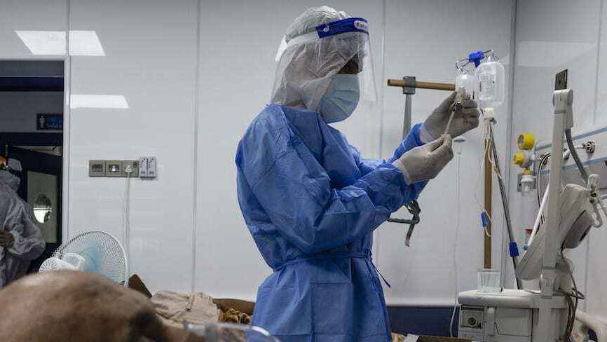 Iraqi medics treat a coronavirus patient in the central city of Najaf 