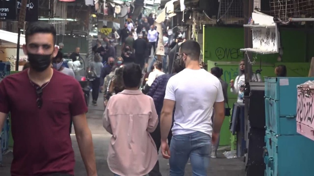 סופ"ש ראשון אחרי הסגר: מטיילים בשוק הכרמל בתל אביב