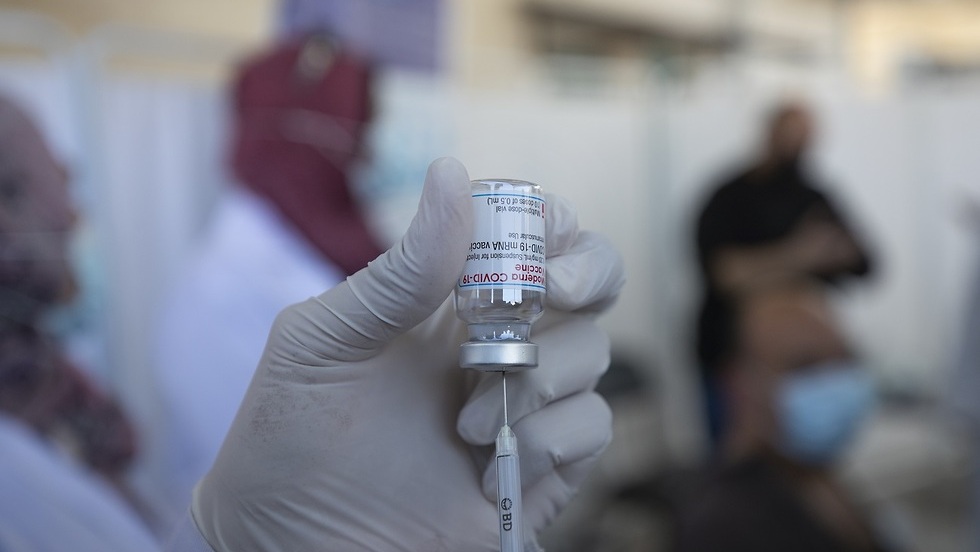 חיסון נגד קורונה בבית חולים פלסטיני
