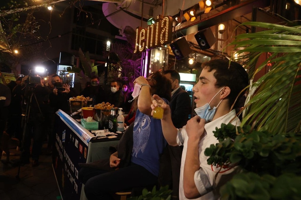 מבצע חיסונים של עיריית ת"א ואיגוד המסעדות וחיי הלילה - מתחסנים ומקבלים דרינק בחינם