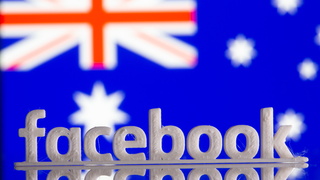 הלוגו של פייסבוק על רקע דגל אוסטרליה
