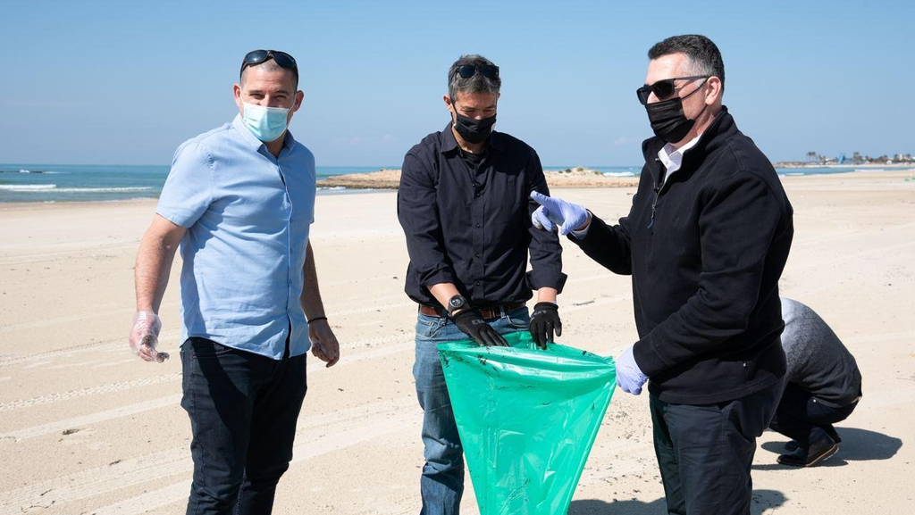 גדעון סער בחוף עתלית