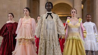 התצוגה של בורה אקסו בשבוע האופנה בלונדון
